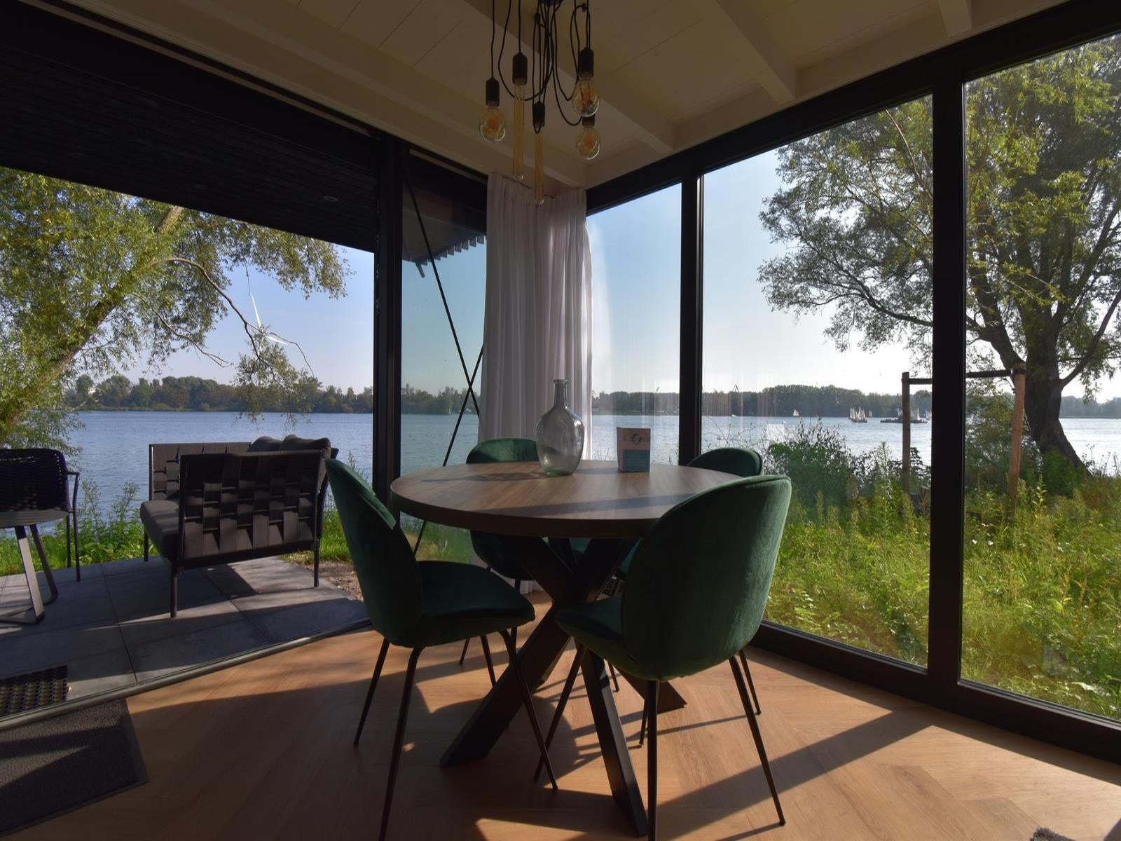Vrijstaande woning te koop: Buitengronden 7-9, Zwartewaal