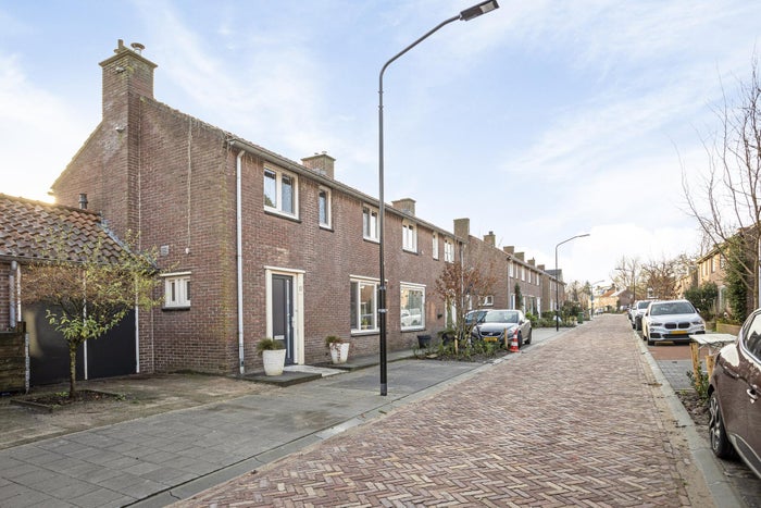 Maarten Trompstraat 11