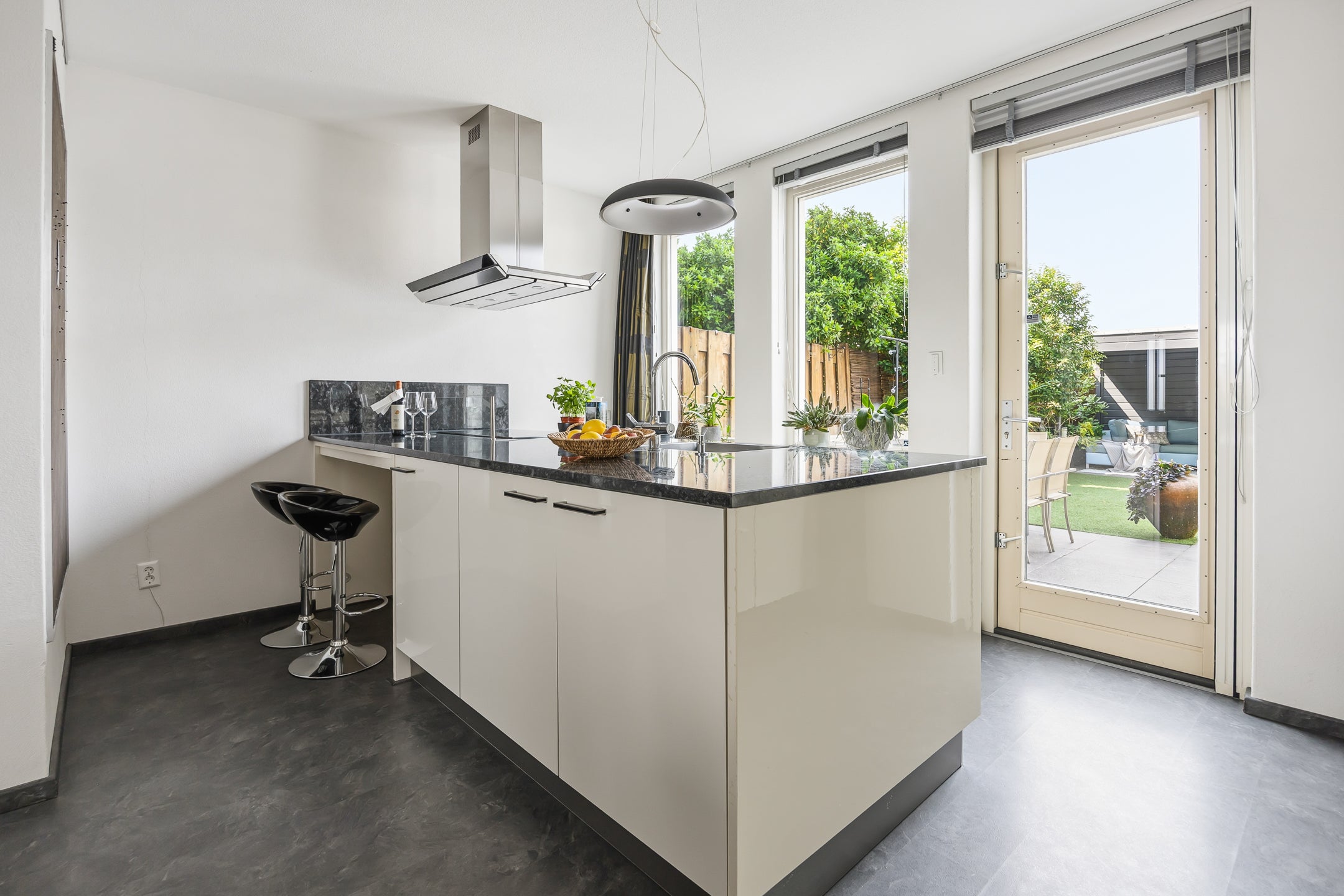 Tussenwoning te koop: Frankrijkkade 210, Almere