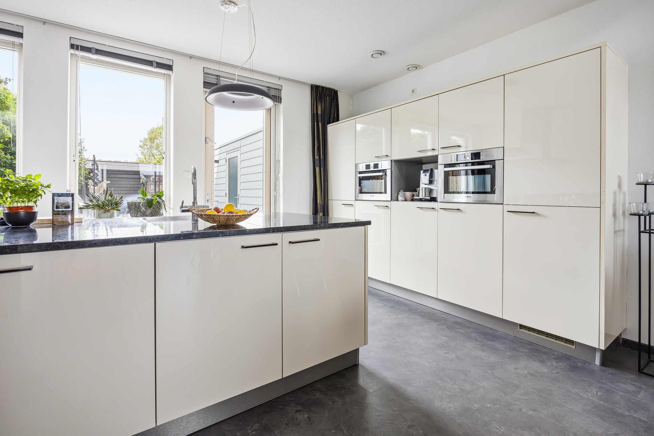 Tussenwoning te koop: Frankrijkkade 210, Almere