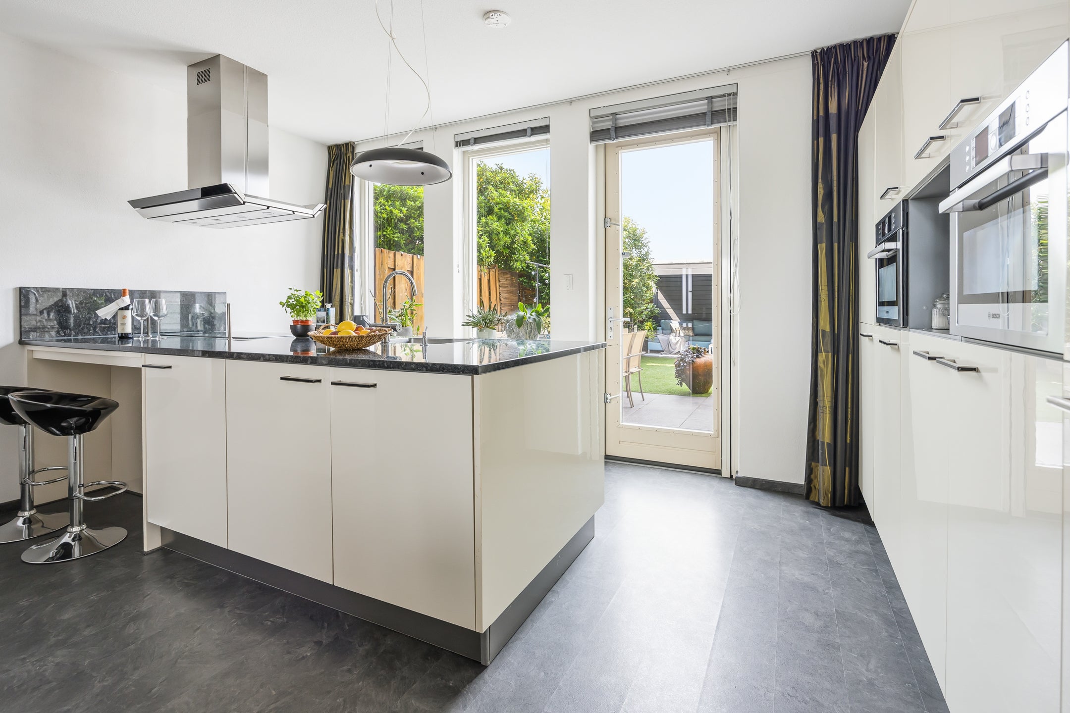 Tussenwoning te koop: Frankrijkkade 210, Almere