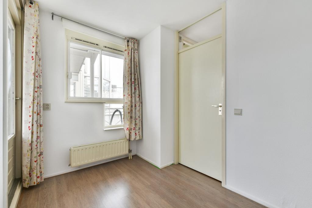 Appartement aan de Oudezijds Voorburgwal in Amsterdam (1012 EM)