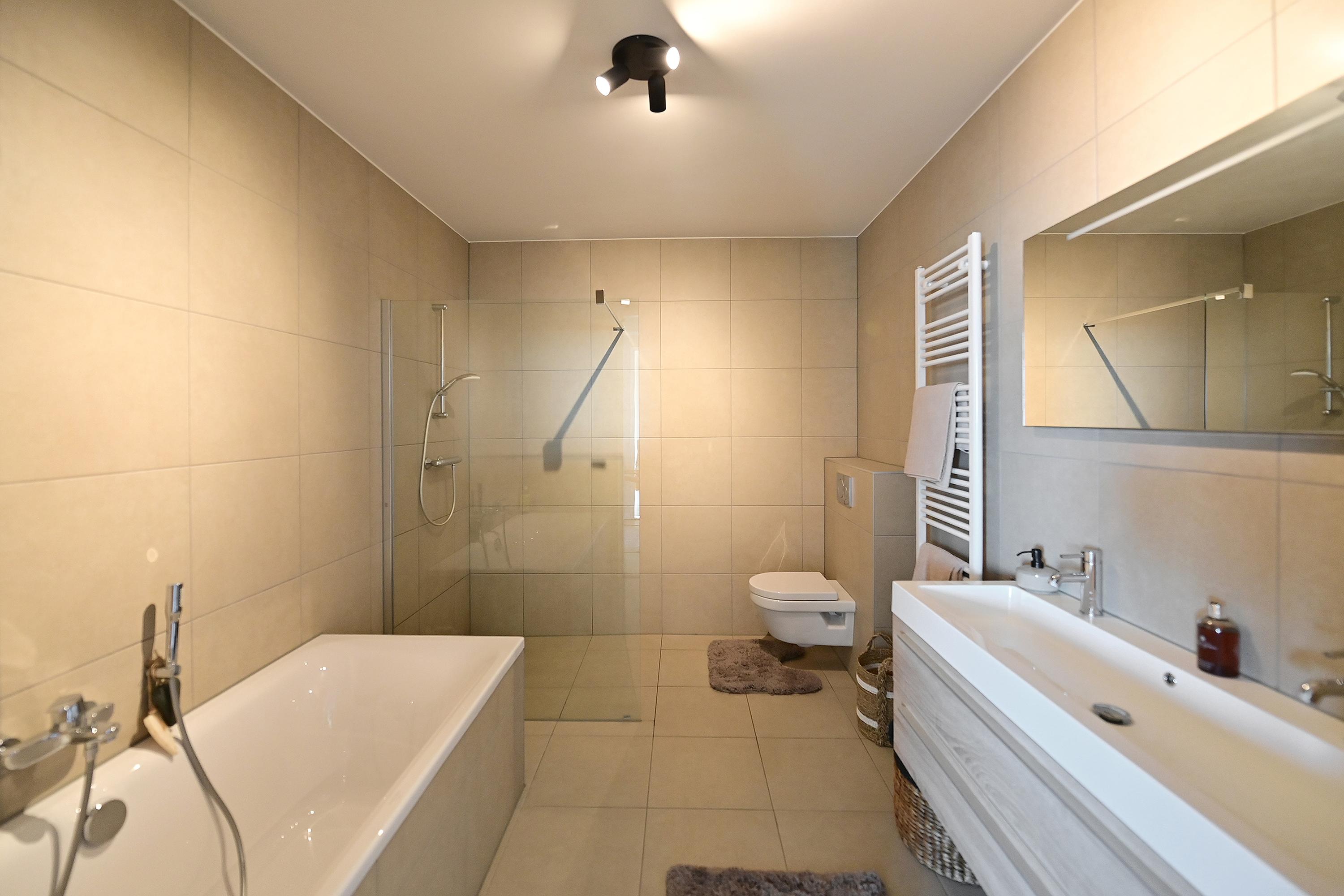 Appartement te huur: Zeeduinweg 540, Almere