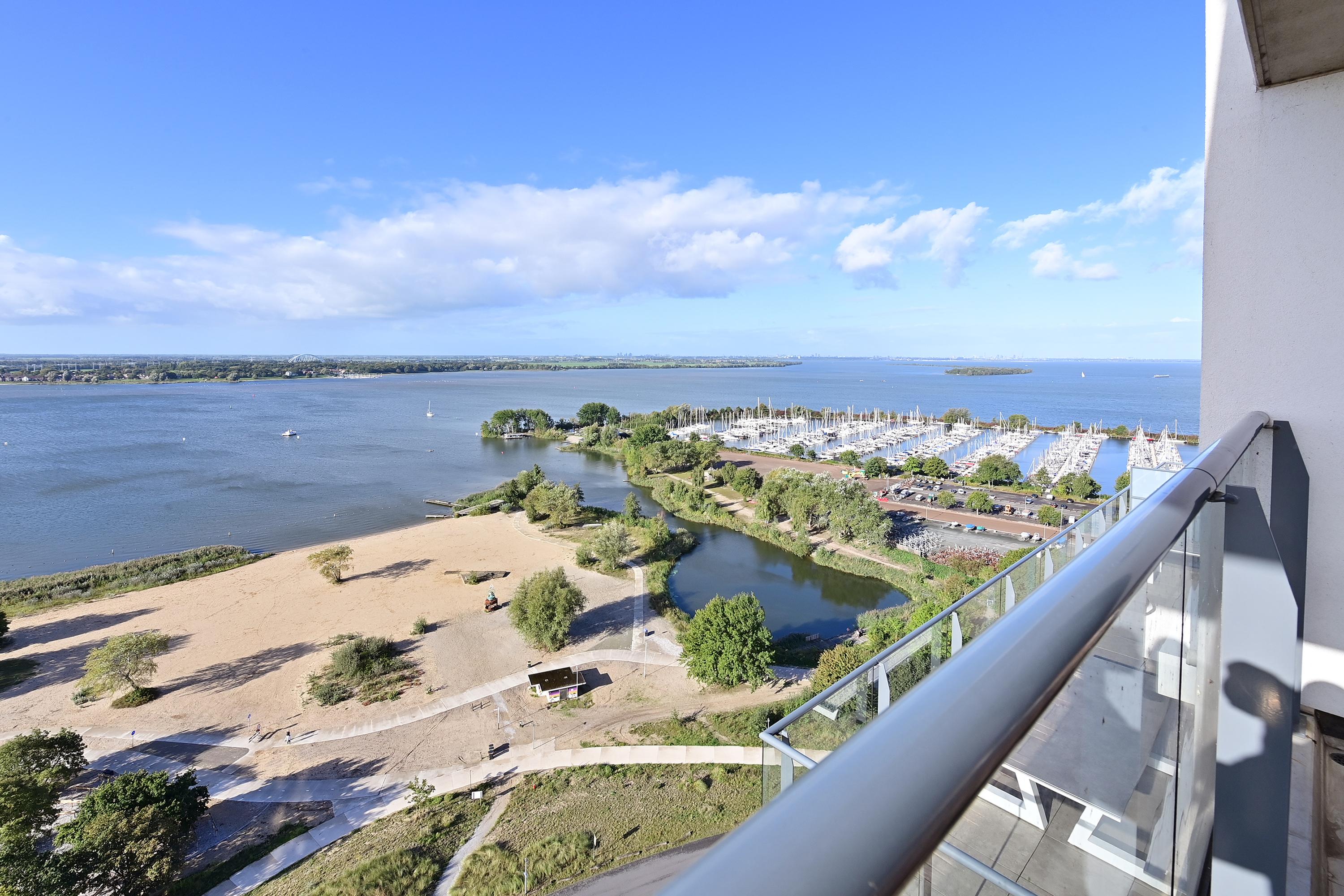 Appartement te huur: Zeeduinweg 540, Almere