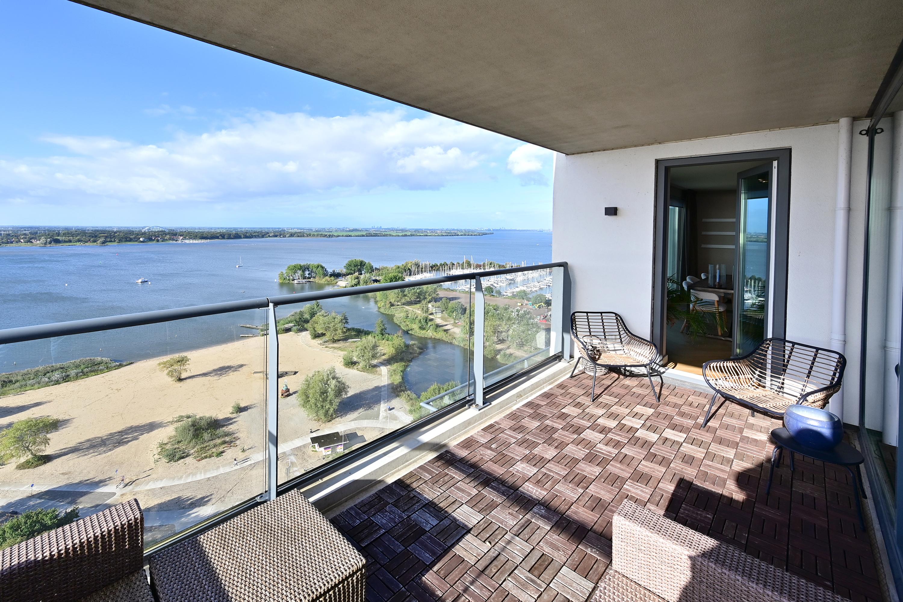 Appartement te huur: Zeeduinweg 540, Almere
