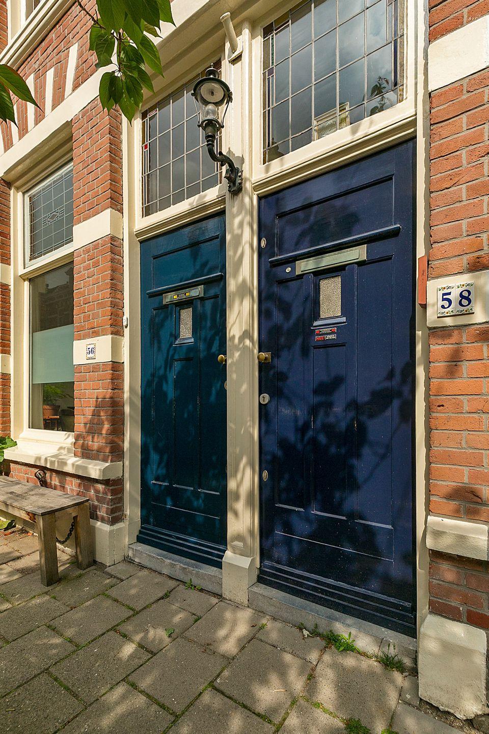Woonhuis aan de Rijklof van Goensstraat in Den Haag