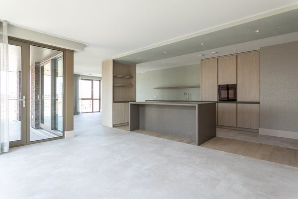 Flat Dr. Lelykade in Den Haag