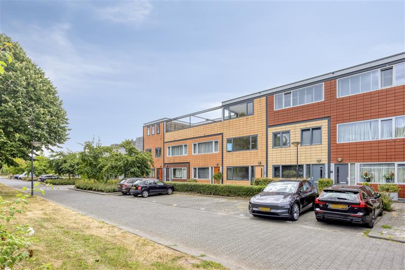 Tussenwoning te koop: Tahitistraat 13, Almere