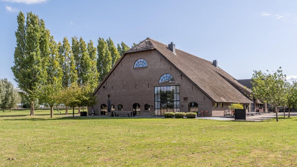 Zuid-Kavelsedijk 3 in Strijen