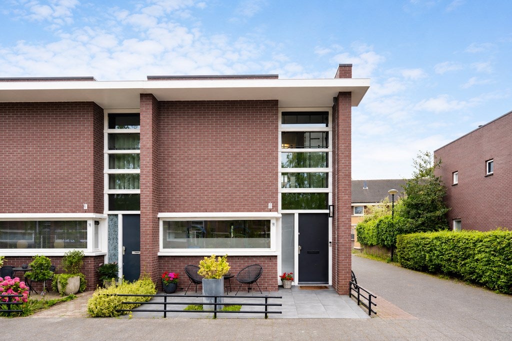 Huis Bratislavahof 18 in Den Haag