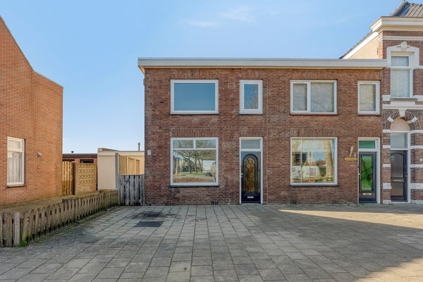 Burgemeester van Loonstraat 1 in Steenbergen