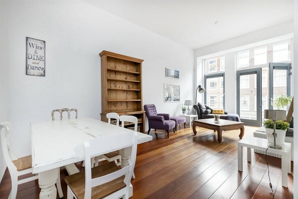 Flat Van Oldenbarneveldtstraat in Amsterdam