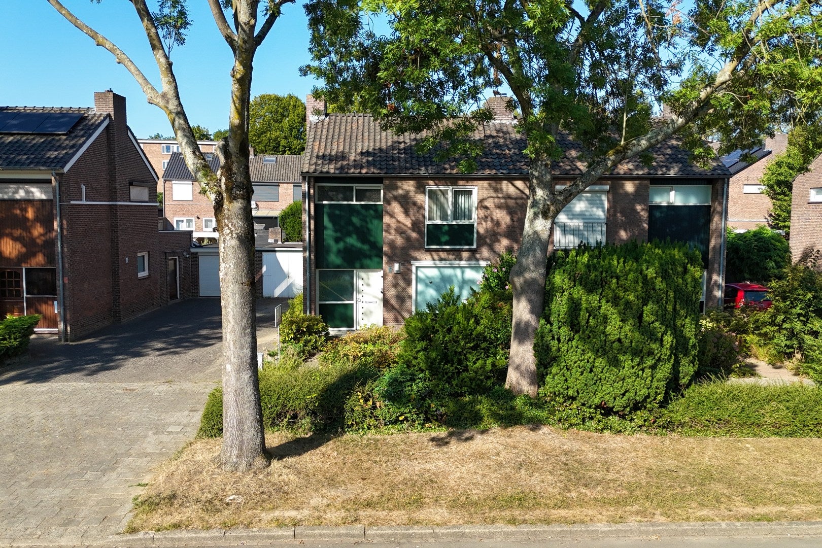 Twee-onder-één-kap te koop: Landsteinerstraat 9, Geleen