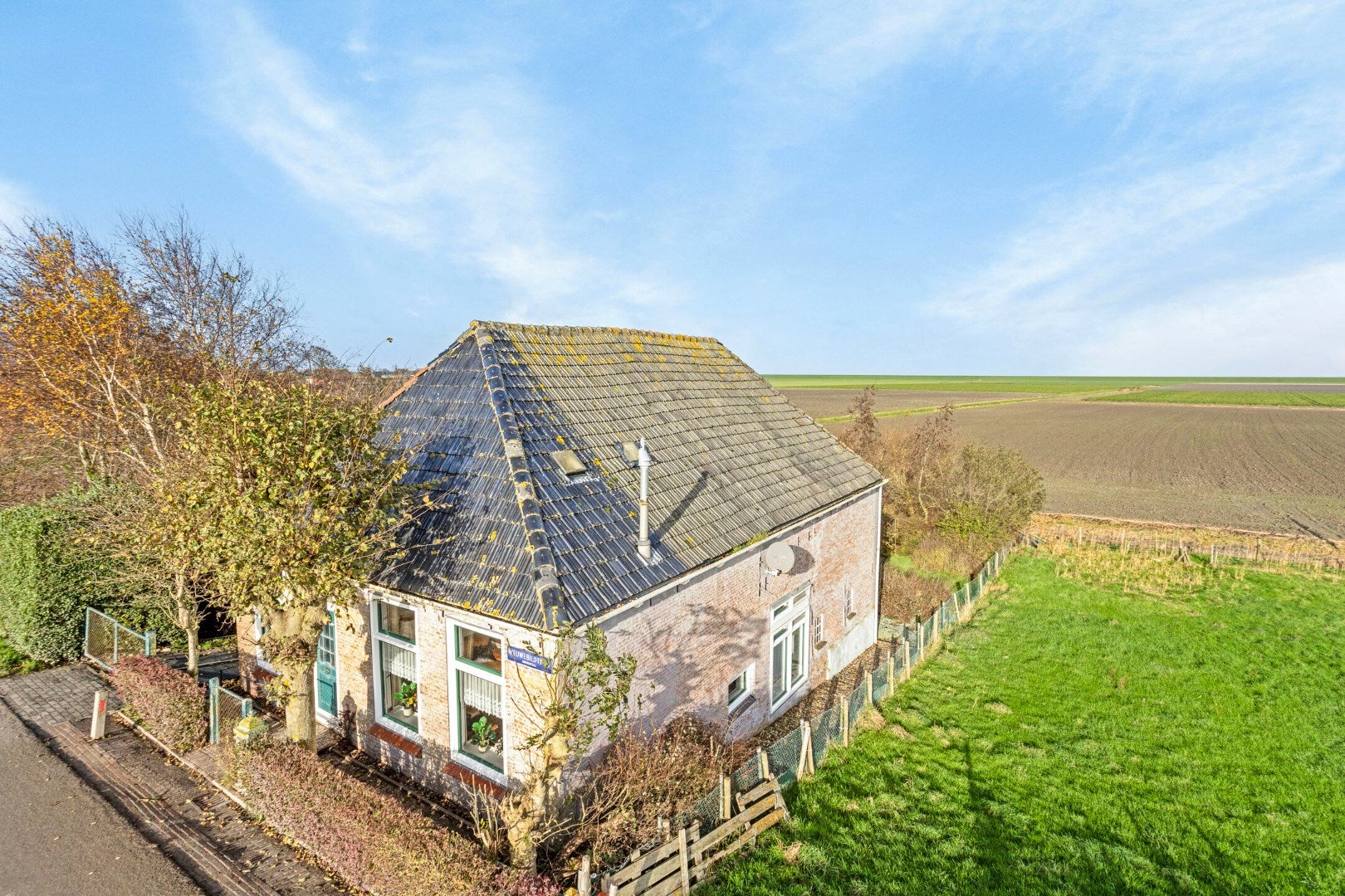 Huis Nieuwebildtdijk 166 in Oudebildtzijl