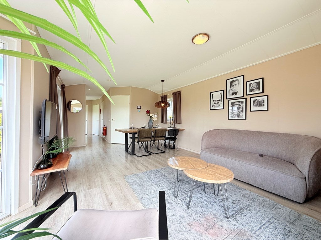 Vrijstaande woning te koop: Burgemeester Dalenbergstraat 50-455, West-Graftdijk
