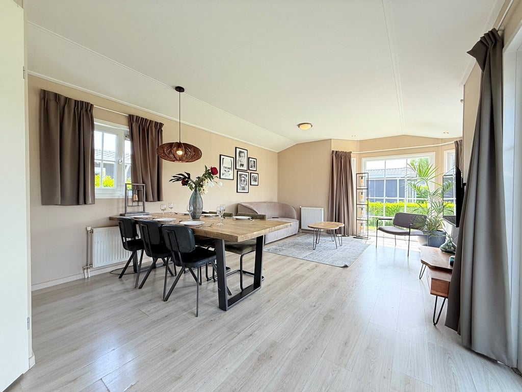 Vrijstaande woning te koop: Burgemeester Dalenbergstraat 50-455, West-Graftdijk