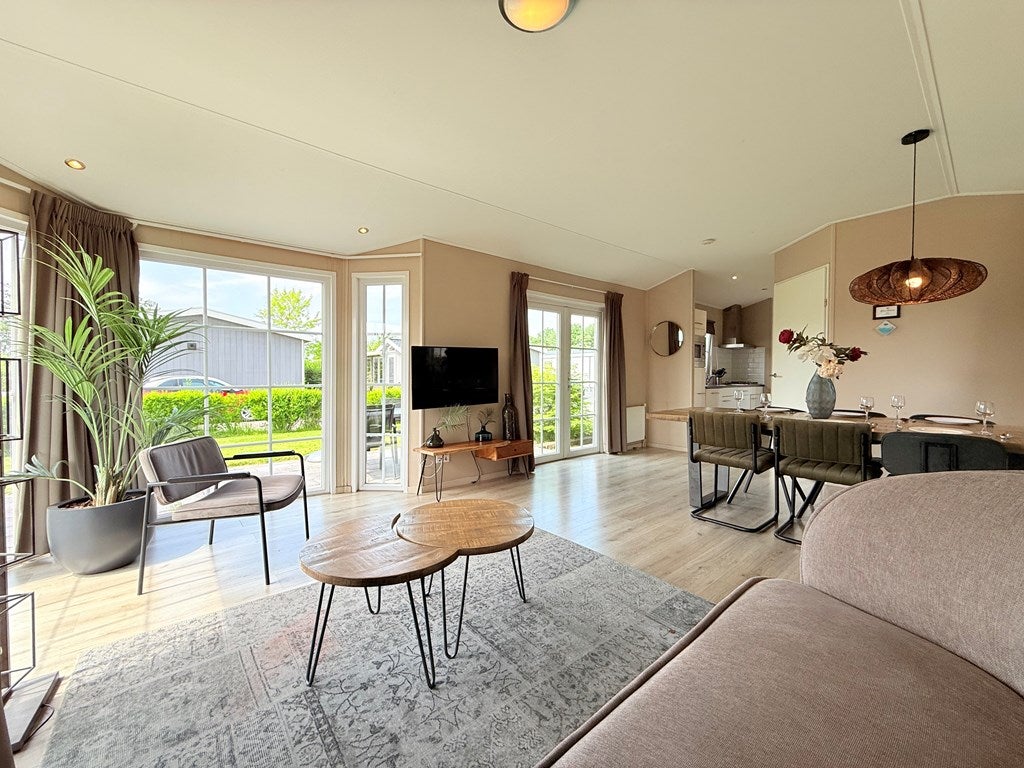 Vrijstaande woning te koop: Burgemeester Dalenbergstraat 50-455, West-Graftdijk