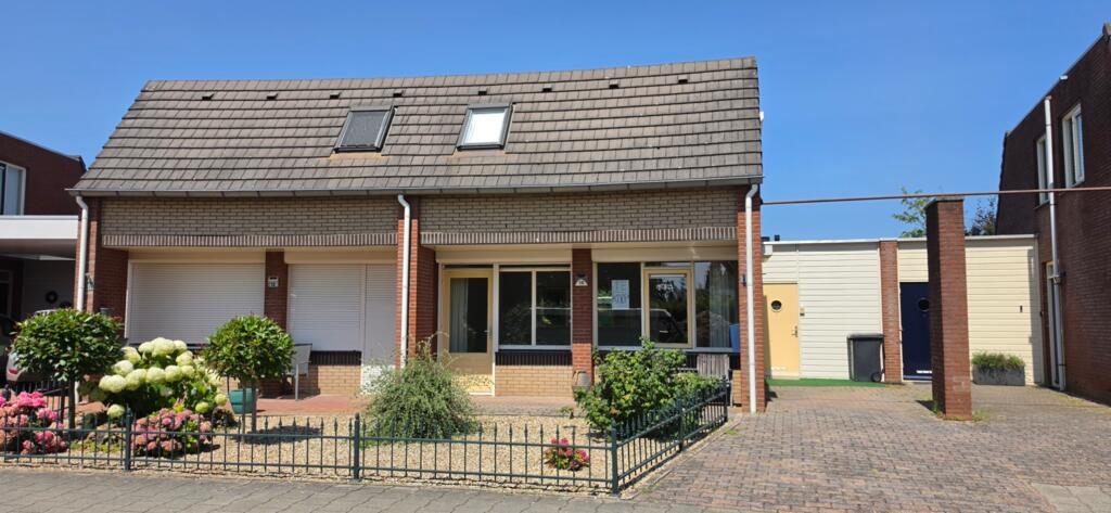 Huis Kanteel 10 in Dreumel