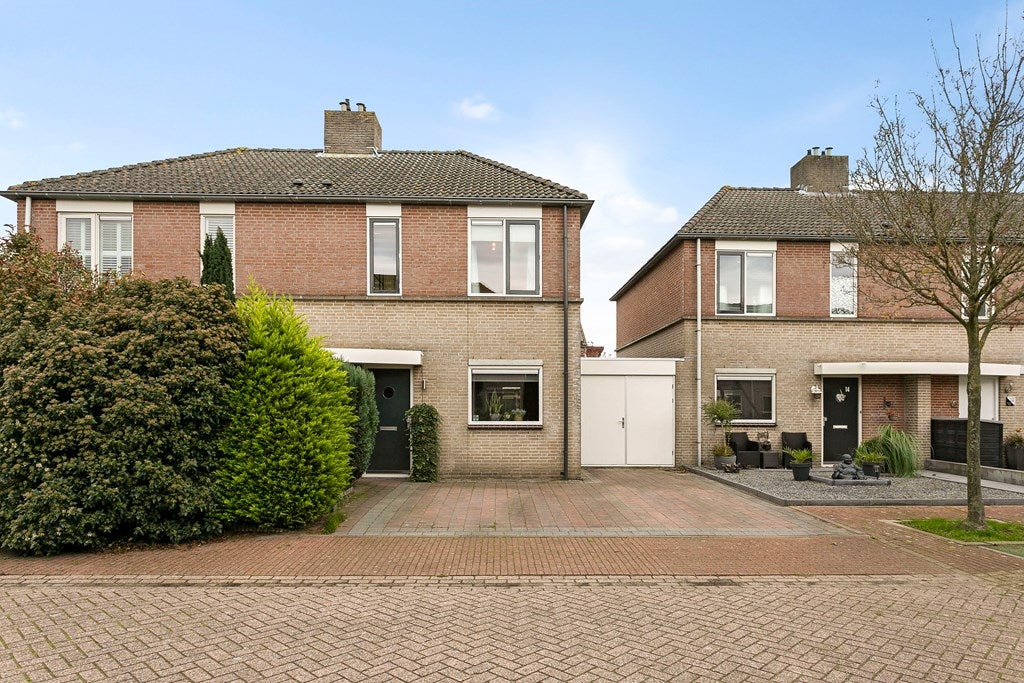 Tussenwoning te koop: Mattenbies 16, Terheijden