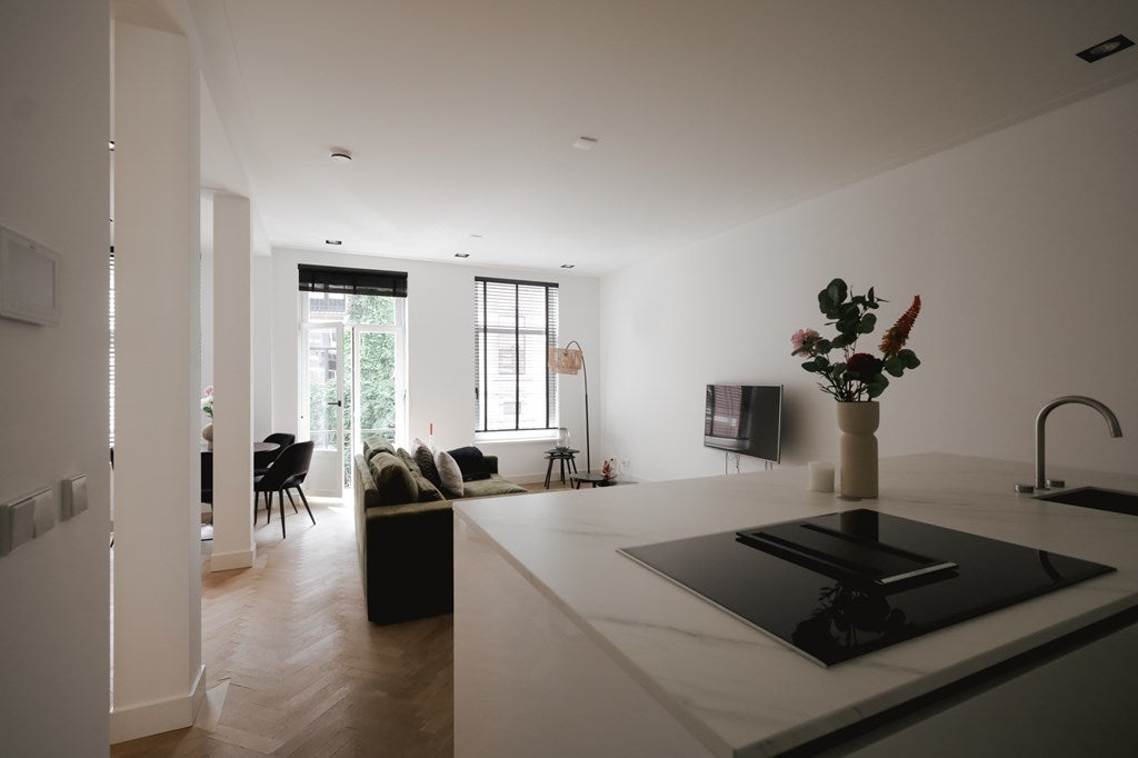 Woning te huur: Van Eeghenstraat, Amsterdam