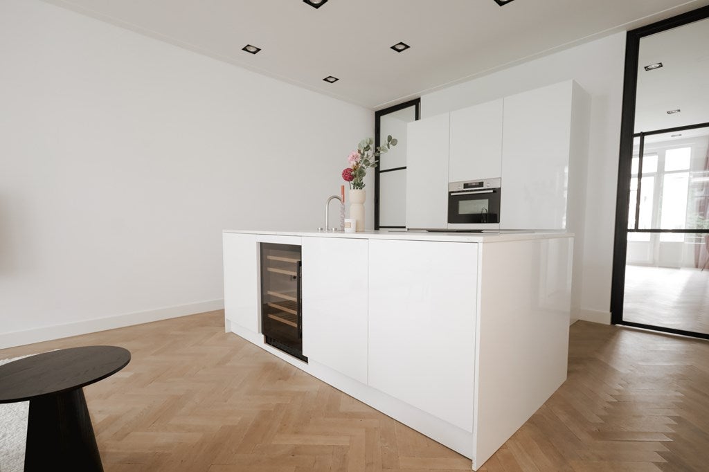 Woning te huur: Van Eeghenstraat, Amsterdam
