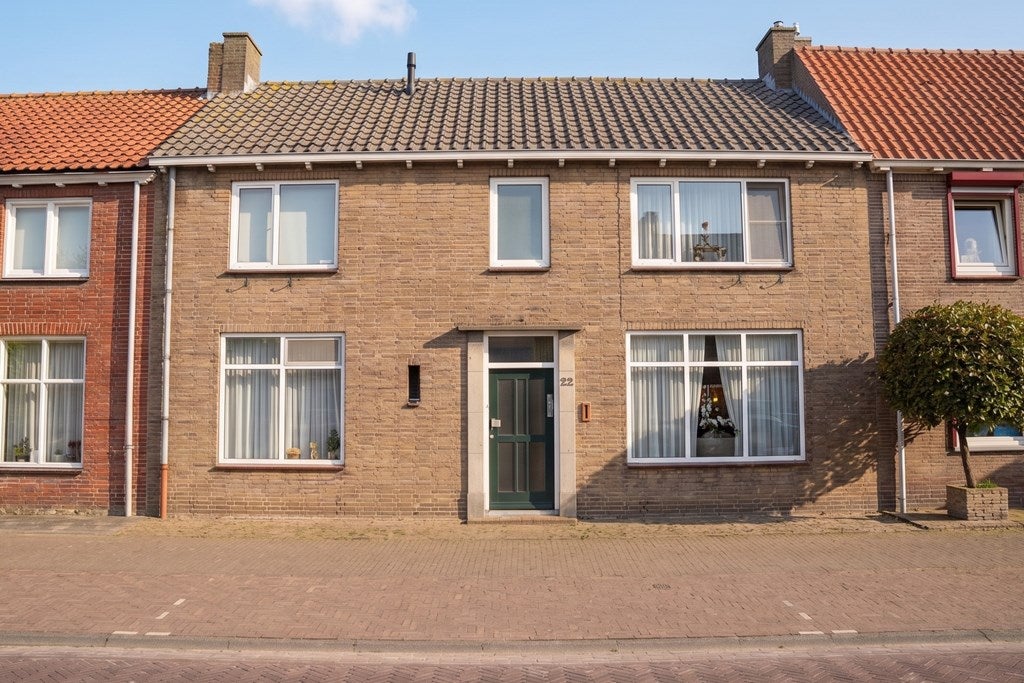 Huis Dorpsstraat 22 in Schoondijke