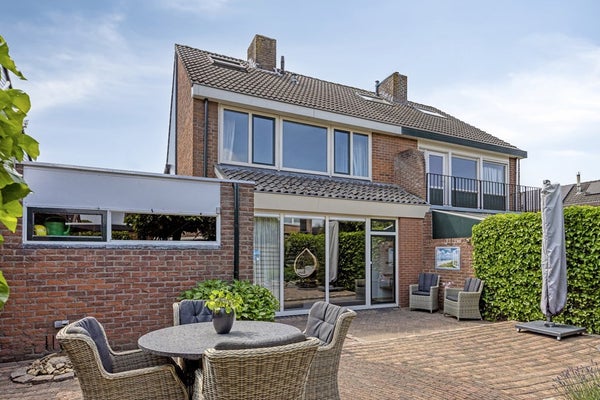 Huis Waalkant 42 in Ochten