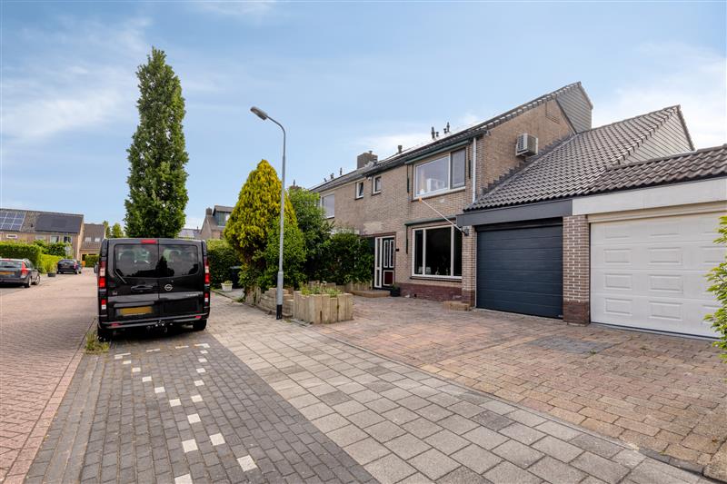 Tussenwoning te koop: Eikenlaan 7, Sint Pancras
