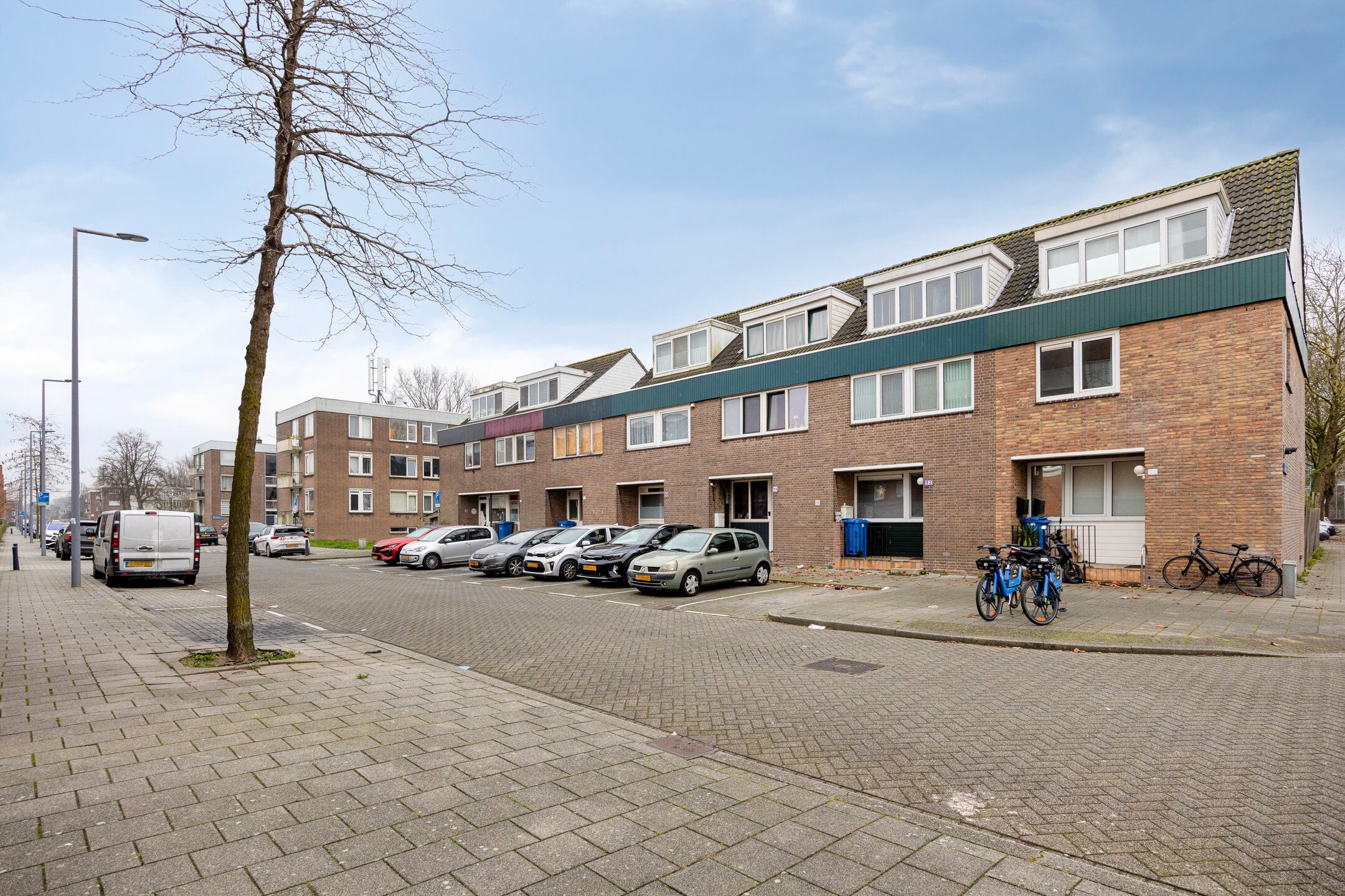 Tussenwoning te koop: Ossenisseweg 88, Rotterdam