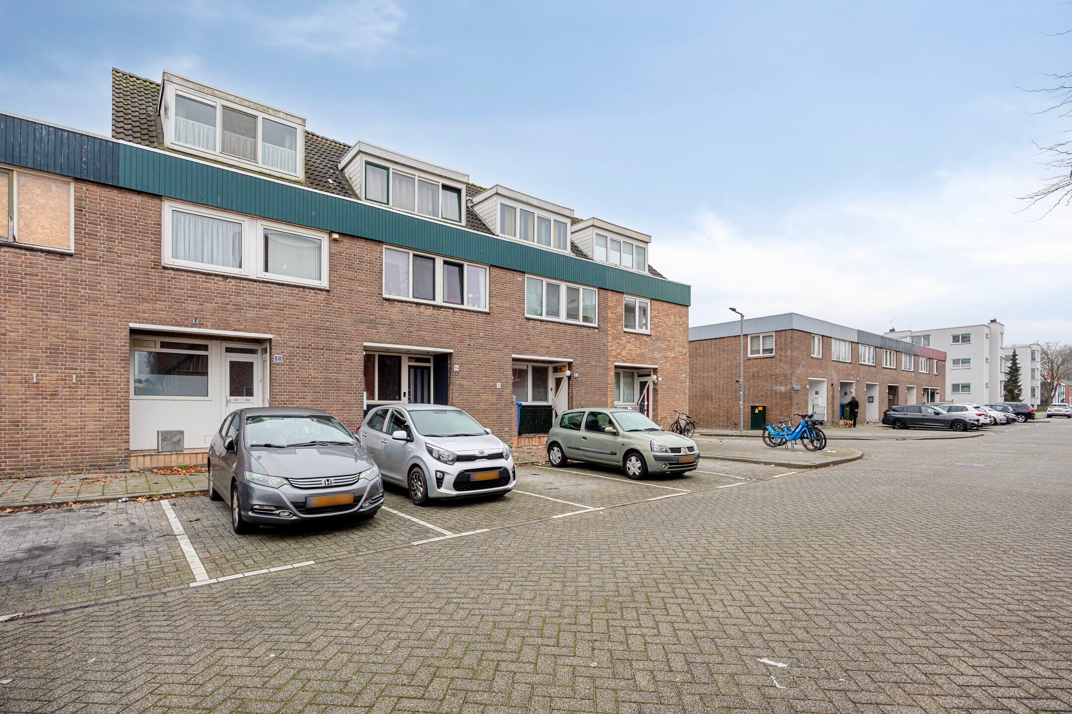 Tussenwoning te koop: Ossenisseweg 88, Rotterdam