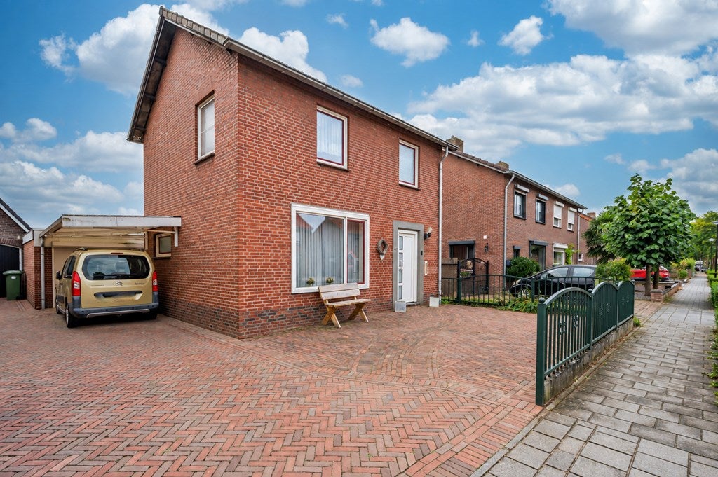 Vrijstaande woning te koop: Parklaan 31, Reuver