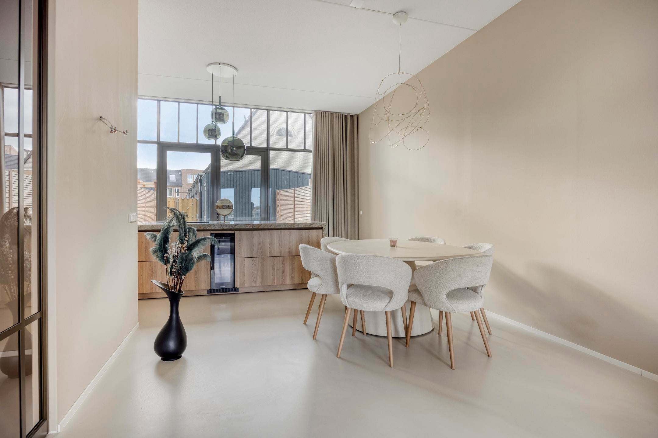 Tussenwoning te huur: Saskia Stuivelinglaan 11, Rotterdam