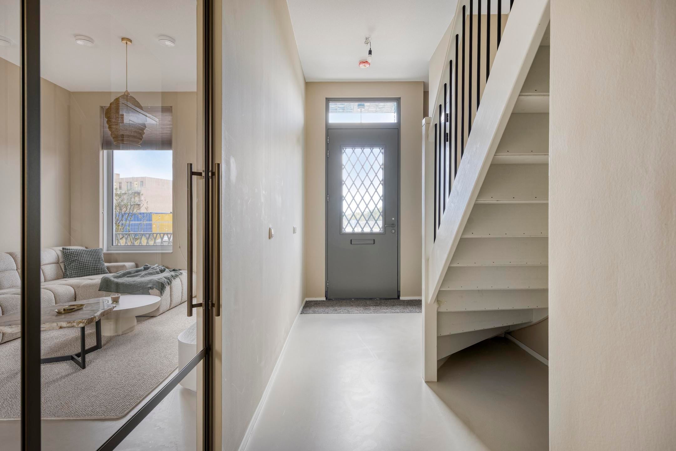 Tussenwoning te huur: Saskia Stuivelinglaan 11, Rotterdam