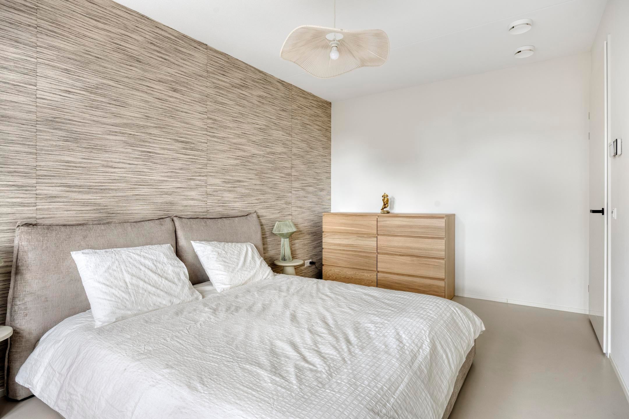 Tussenwoning te huur: Saskia Stuivelinglaan 11, Rotterdam