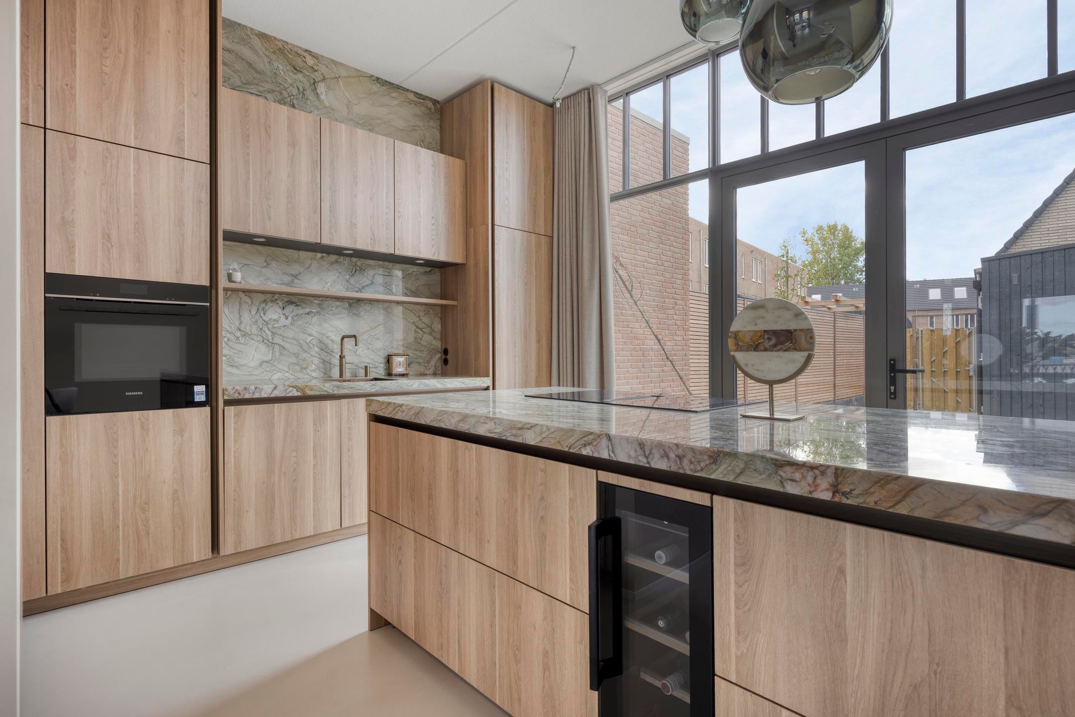 Tussenwoning te huur: Saskia Stuivelinglaan 11, Rotterdam