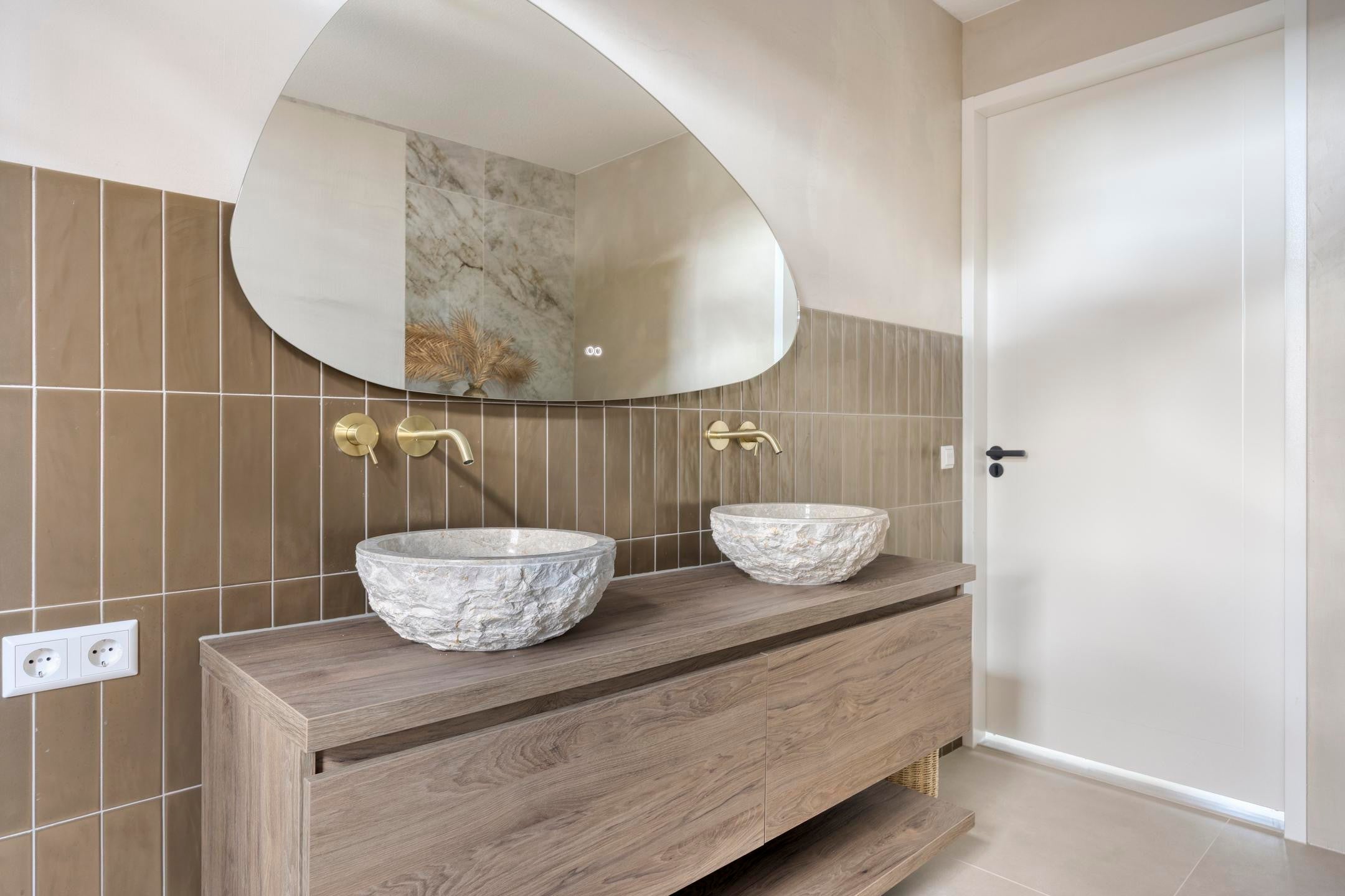 Tussenwoning te huur: Saskia Stuivelinglaan 11, Rotterdam