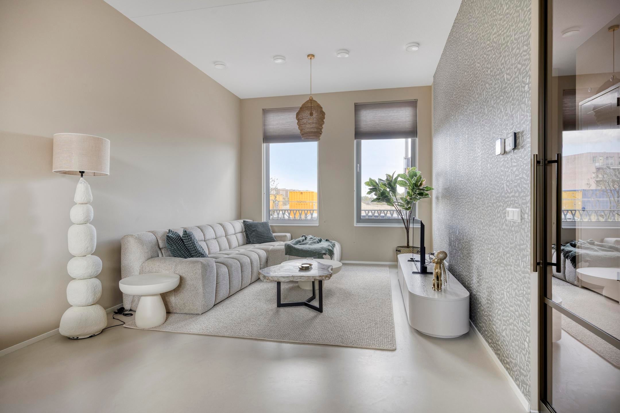 Tussenwoning te huur: Saskia Stuivelinglaan 11, Rotterdam