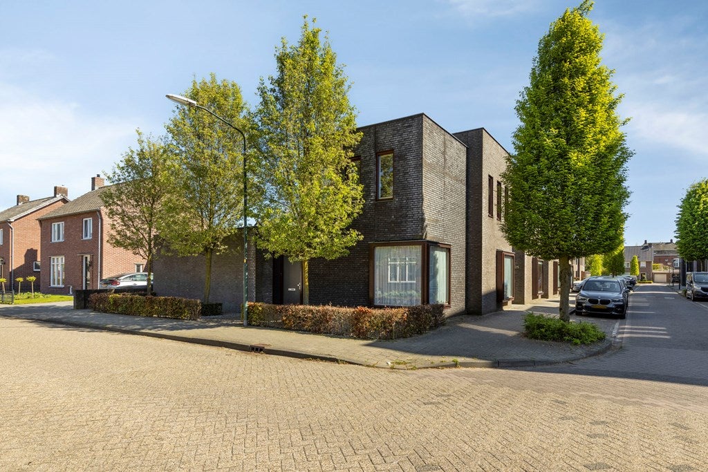 Hoekwoning te koop: Amalialaan 27, Bladel