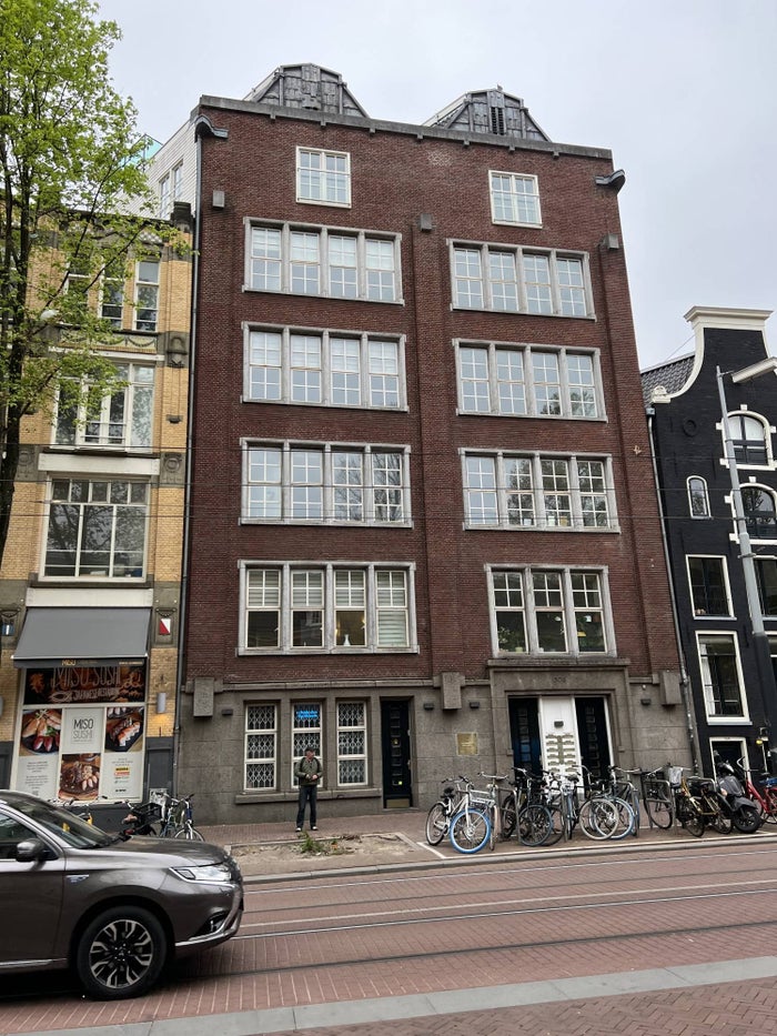 Te huur: Huis Nieuwezijds Voorburgwal in Amsterdam