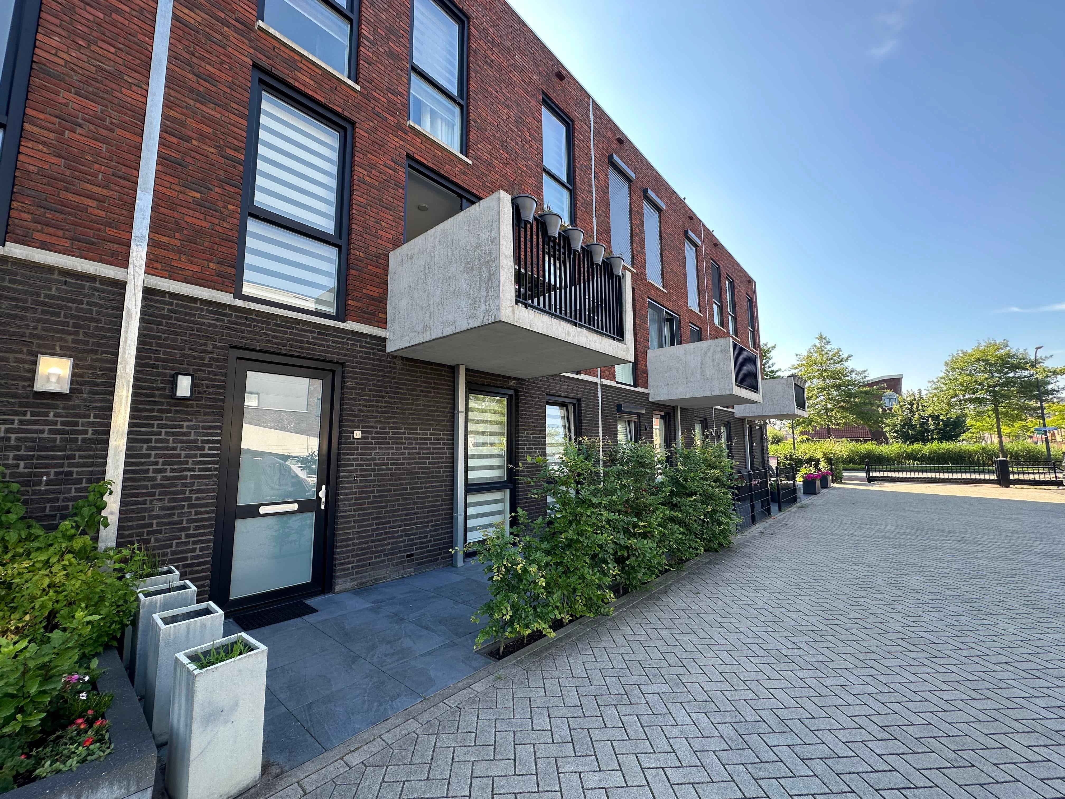 House For Rent: Fascinatio Boulevard, Capelle Aan Den IJssel For €2,550