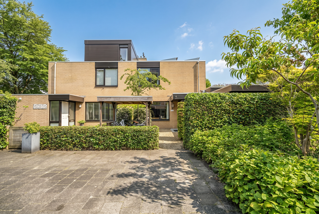 Huis Rozentuin 230 in Voorburg