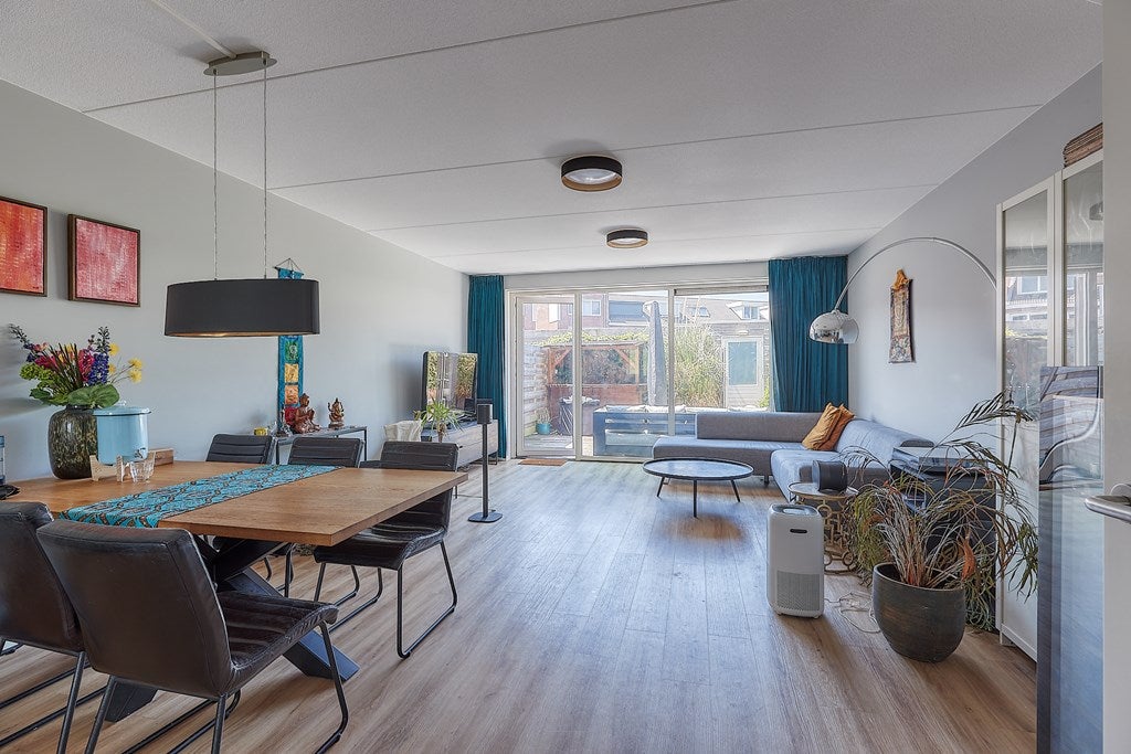 Hoekwoning te koop: Henriëtte van der Meydreef 130, 'S-Gravenhage