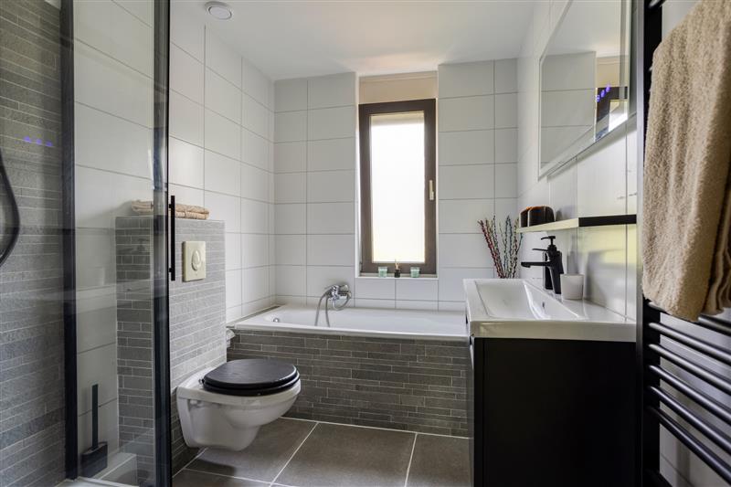 Tussenwoning te koop: J.J.M. Vegterstraat 6, Amsterdam