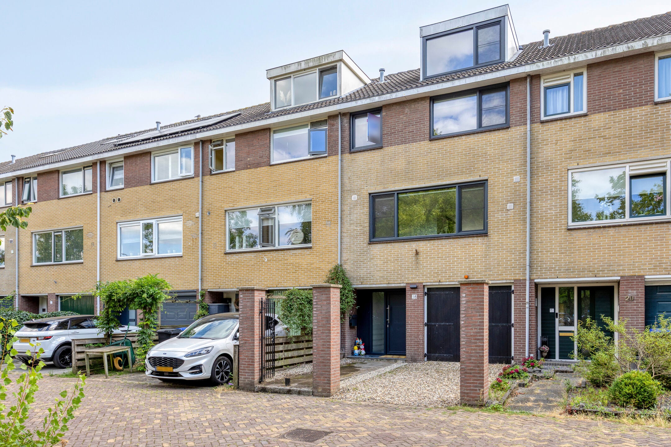 Tussenwoning te koop: Regenboogstraat 18, Dordrecht