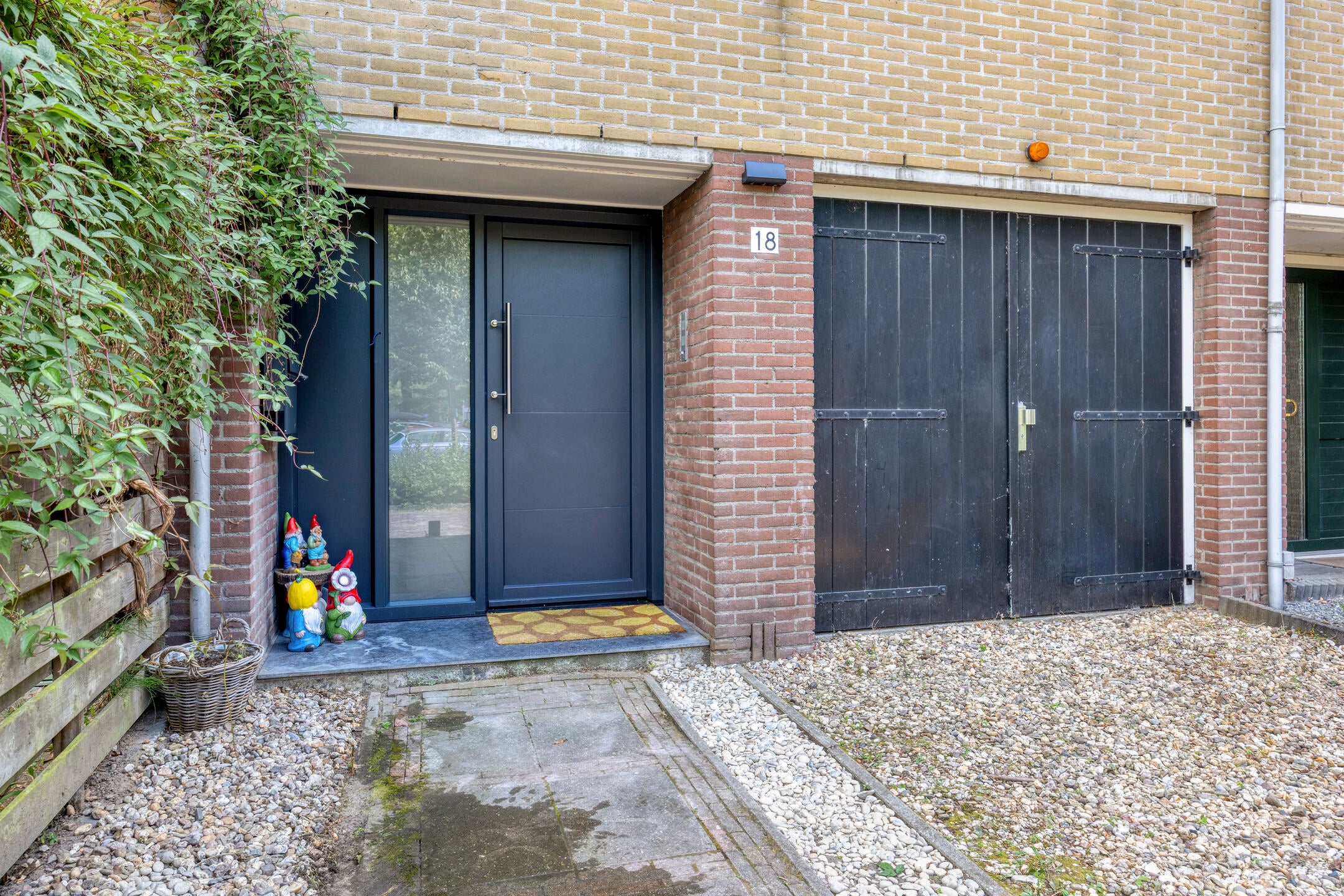 Tussenwoning te koop: Regenboogstraat 18, Dordrecht