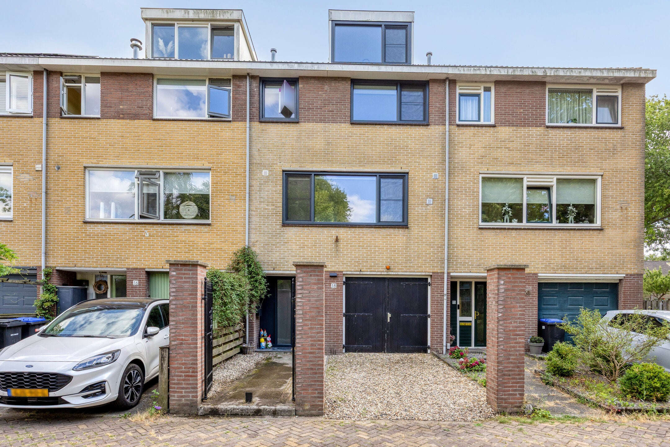 Tussenwoning te koop: Regenboogstraat 18, Dordrecht