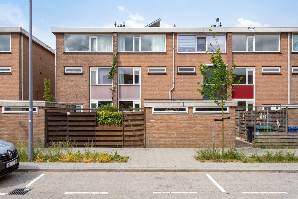 Huis Van Zyll de Jongstraat 27 in Pernis Rotterdam