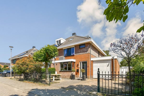Huis Margrietplantsoen in Halfweg