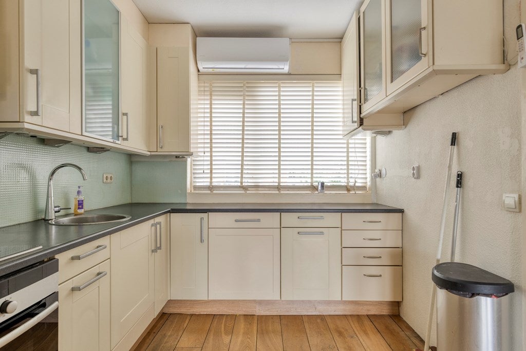 Tussenwoning te koop: Bosgouw 240, Almere