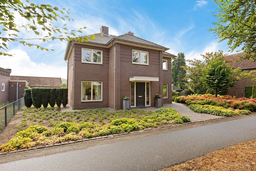 Vrijstaande woning te koop: Napoleonsweg 37, Haelen